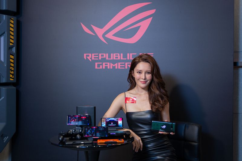 「打機女神」張曦雯小姐出席 ROG Phone 3 發佈會直播 (2).jpg